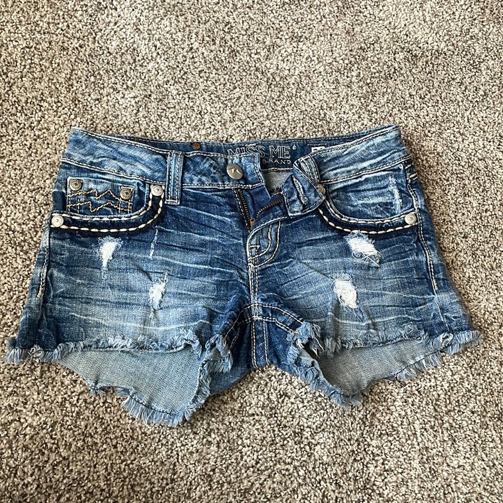 Miss me jean shorts size 26